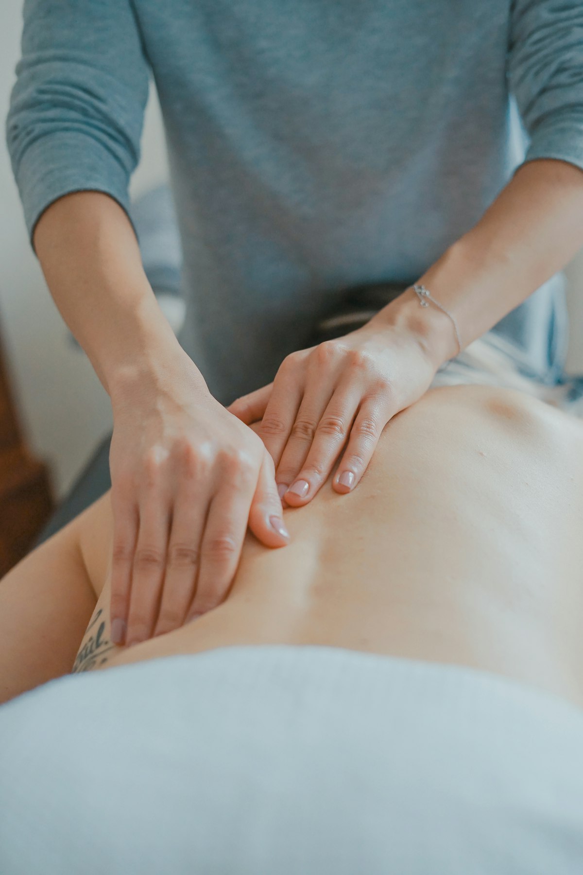 Relaxation massage: benefits for body and mind